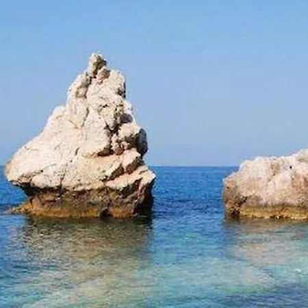 Villa Spacious Altavilla: Private Pool Retreat *