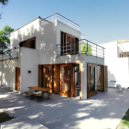 Villa Spacious Altavilla: Private Pool Retreat *