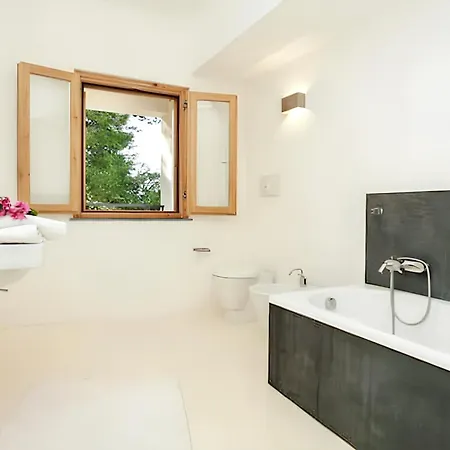 Spacious Altavilla: Private Pool Retreat